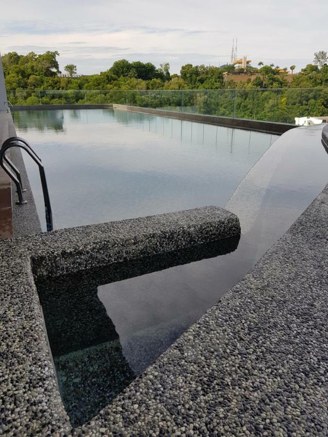 קואלה טרנגאנו The Executive Seaview 1 At Icon Residence מראה חיצוני תמונה